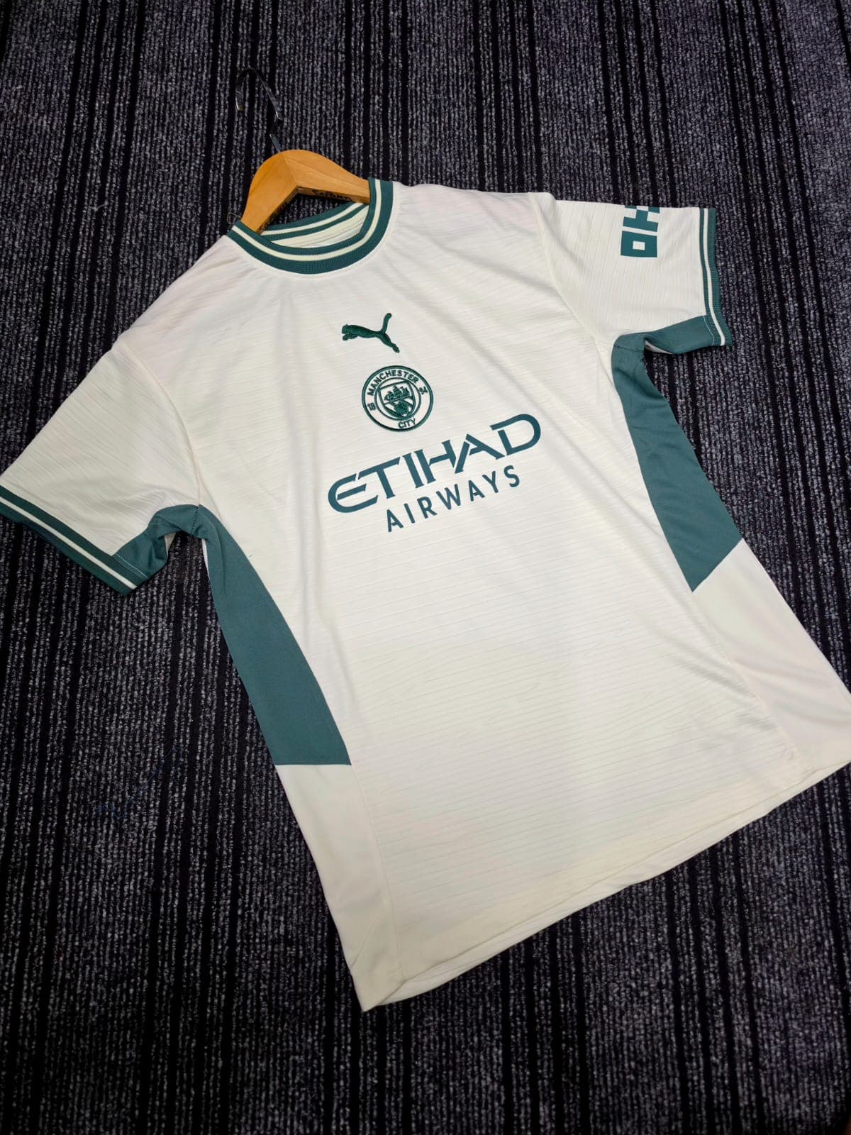 Puma Manchester City অ্যাওয়ে জার্সি – Etihad Airways Edition