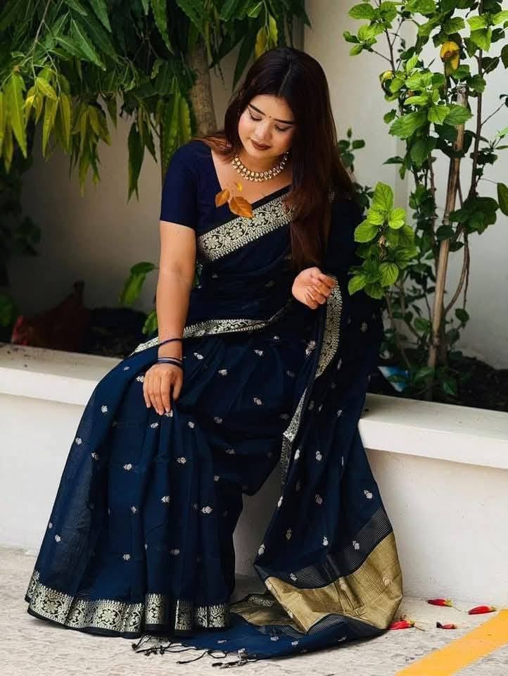 টাঙ্গাইল হাফসিল্ক শাড়ী– ম্যাচিং ব্লাউজ পিস ফ্রি✨